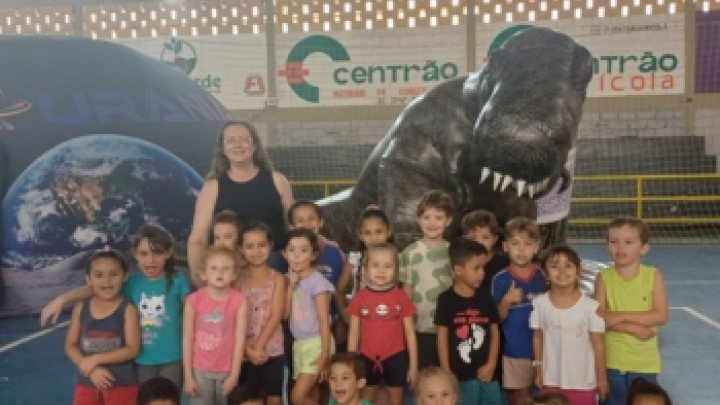 Planetário encanta alunos e comunidade em passagem por Alto Caparaó